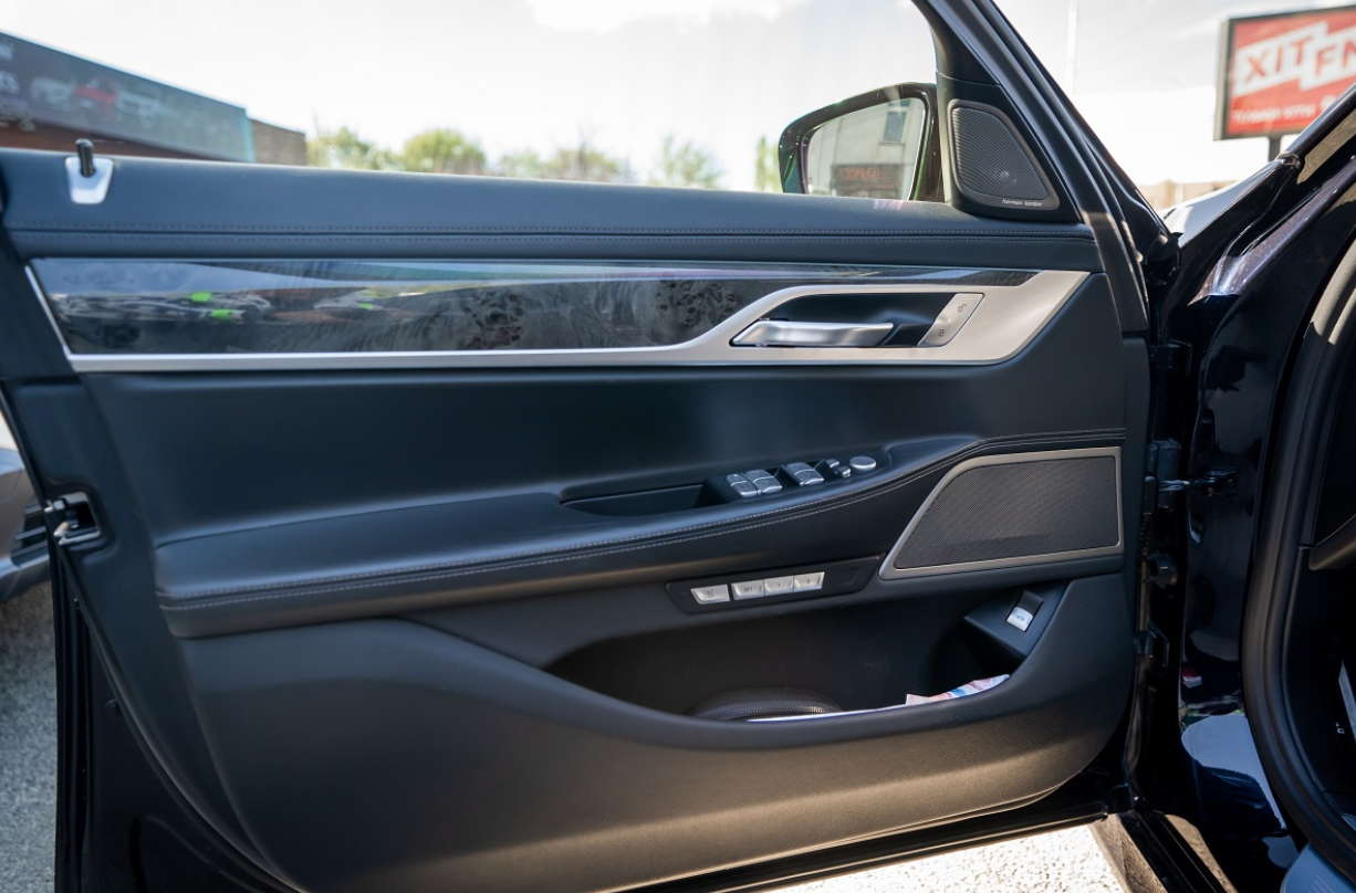 The Complete Guide to Plastic Renewal and Repair Services in Qatar