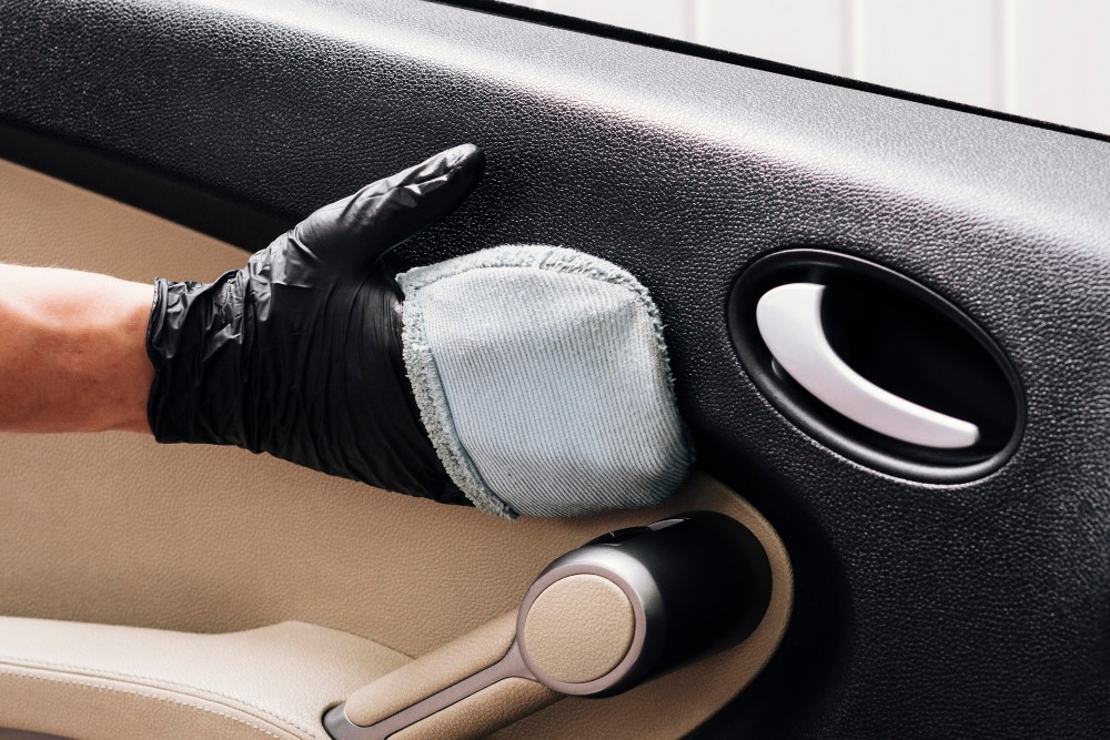 Door Panel Upholstery Repair: Restoring Car Interior Details in Qatar